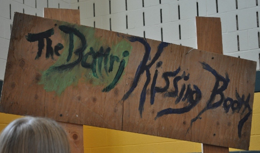 Batiri_Kissing_Booth.JPG